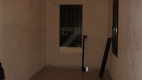 Ενοικιάζεται διαμέρισμα και μαγαζί στην Σκάλα Ερεσού Λέσβου.